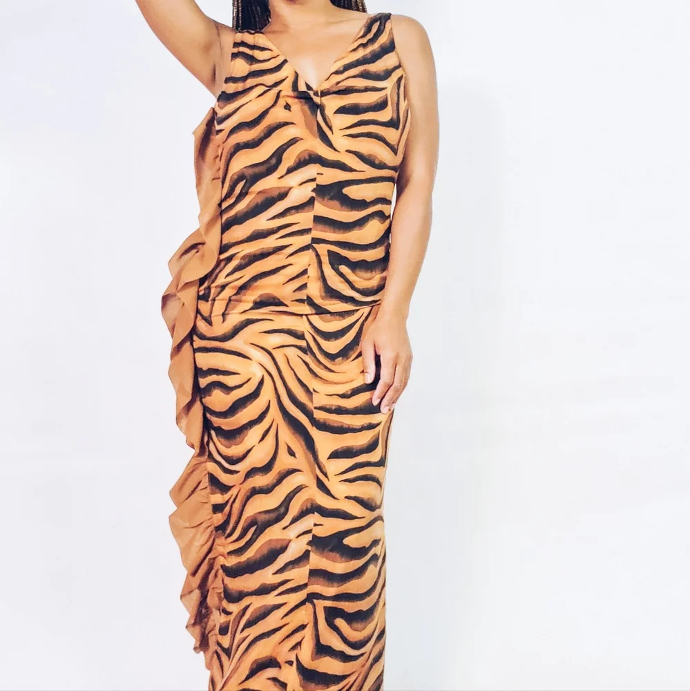 🚫SOLD🚫Tiger Print Maxi Dress - Picture 6 of 12